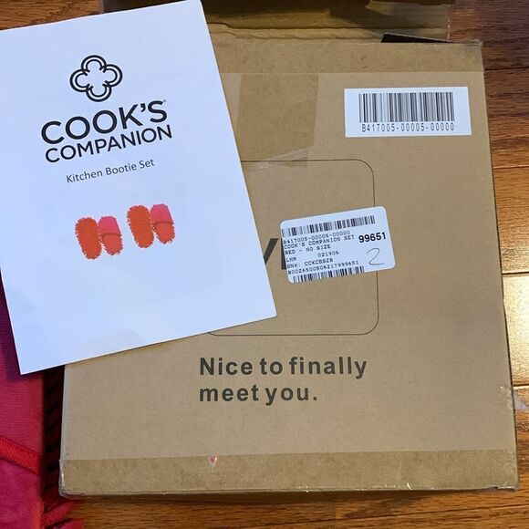 Cook's Companion Kitchen Bootie Set for kitchen floor cleaning. Red/one-size - Picture 3 of 7